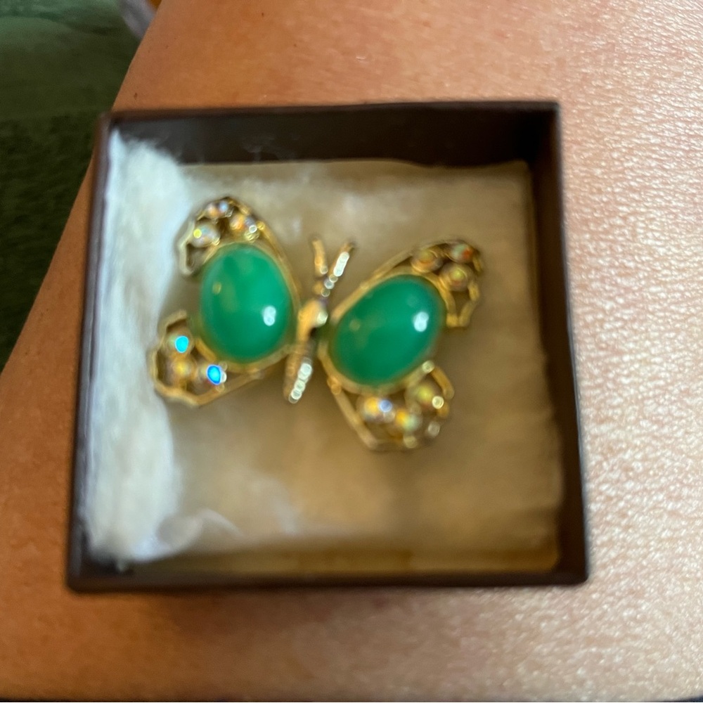 ❤️5 for $15 Elegant Silver and Green Butterfly Brooch